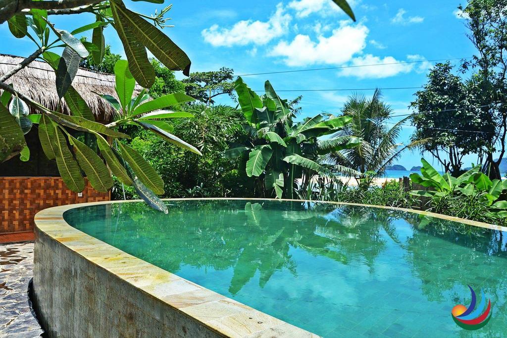 Mojosurf Camp Red Island Hotel Pasanggaran Exterior photo