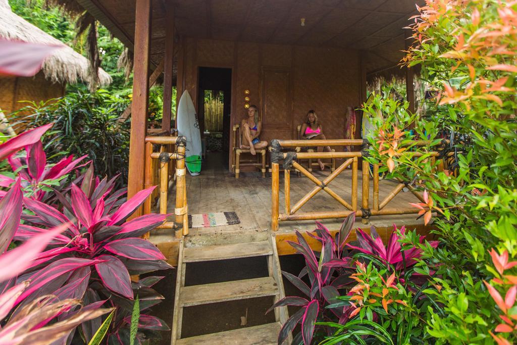 Mojosurf Camp Red Island Hotel Pasanggaran Exterior photo