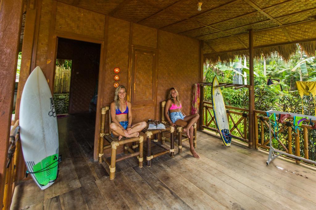 Mojosurf Camp Red Island Hotel Pasanggaran Exterior photo