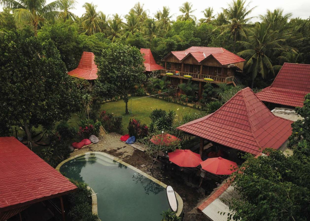 Mojosurf Camp Red Island Hotel Pasanggaran Exterior photo
