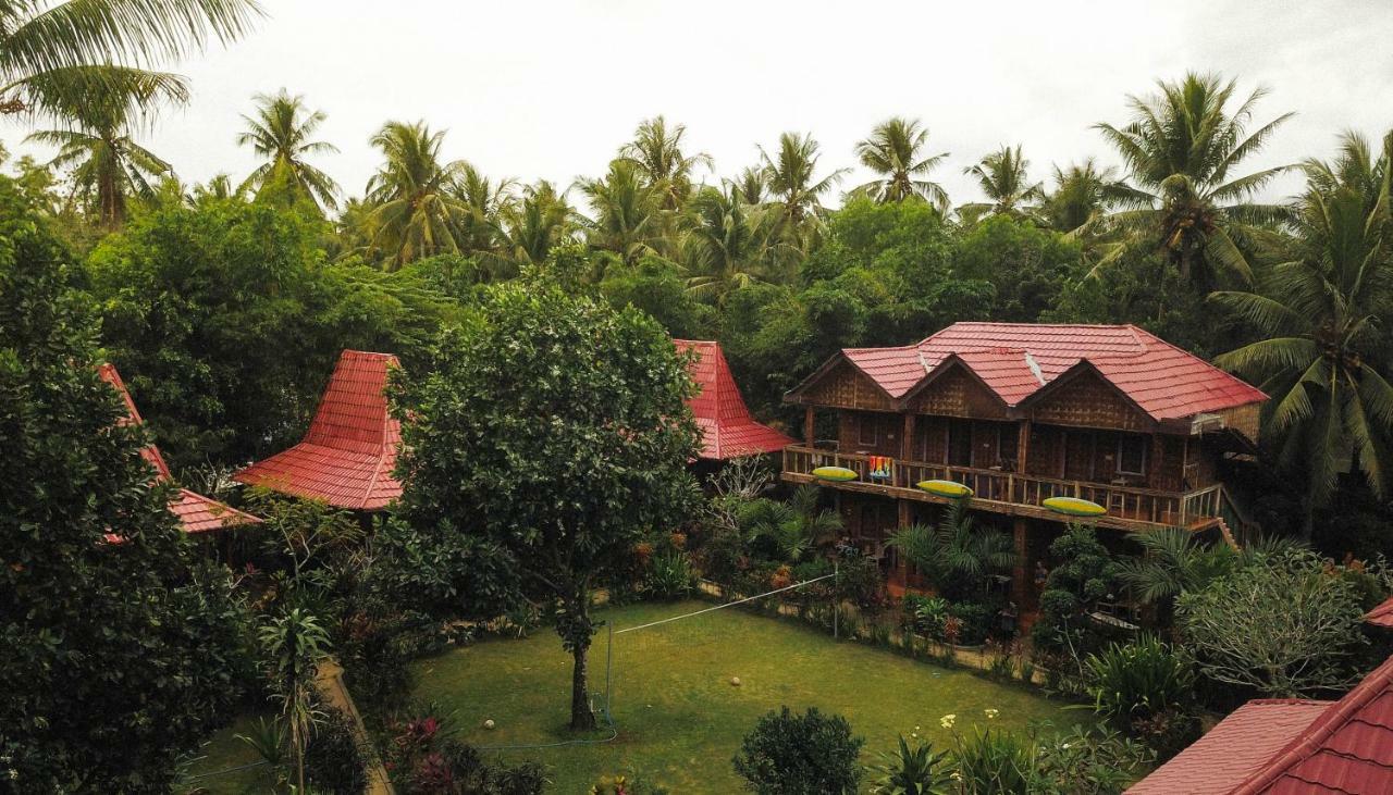 Mojosurf Camp Red Island Hotel Pasanggaran Exterior photo